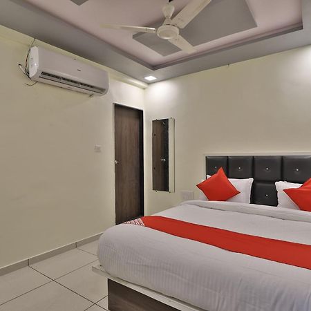 Hotel O Sunway Ahmedabad Bagian luar foto
