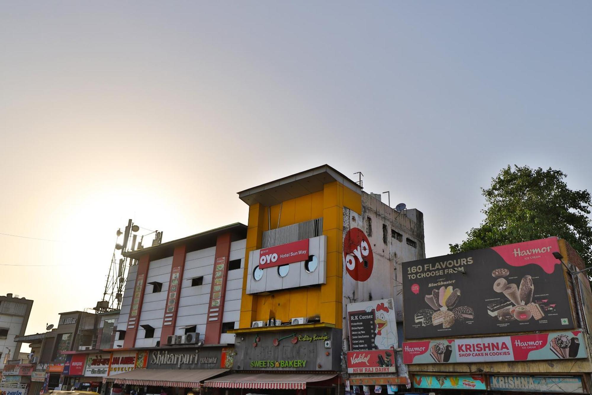 Hotel O Sunway Ahmedabad Bagian luar foto