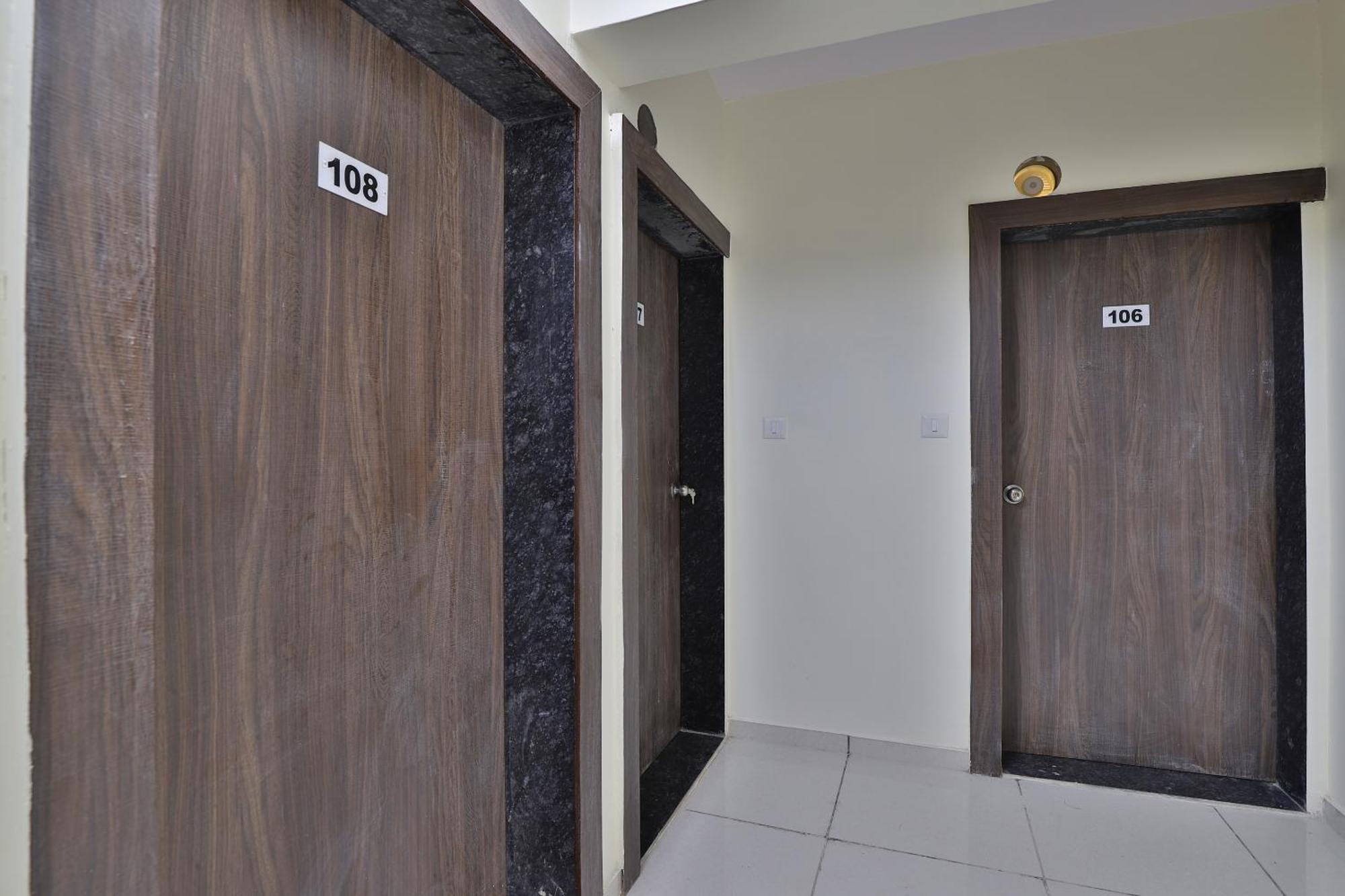 Hotel O Sunway Ahmedabad Bagian luar foto