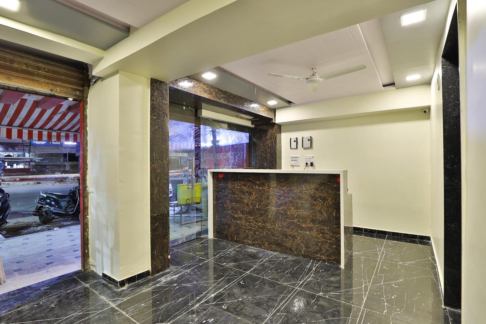 Hotel O Sunway Ahmedabad Bagian luar foto