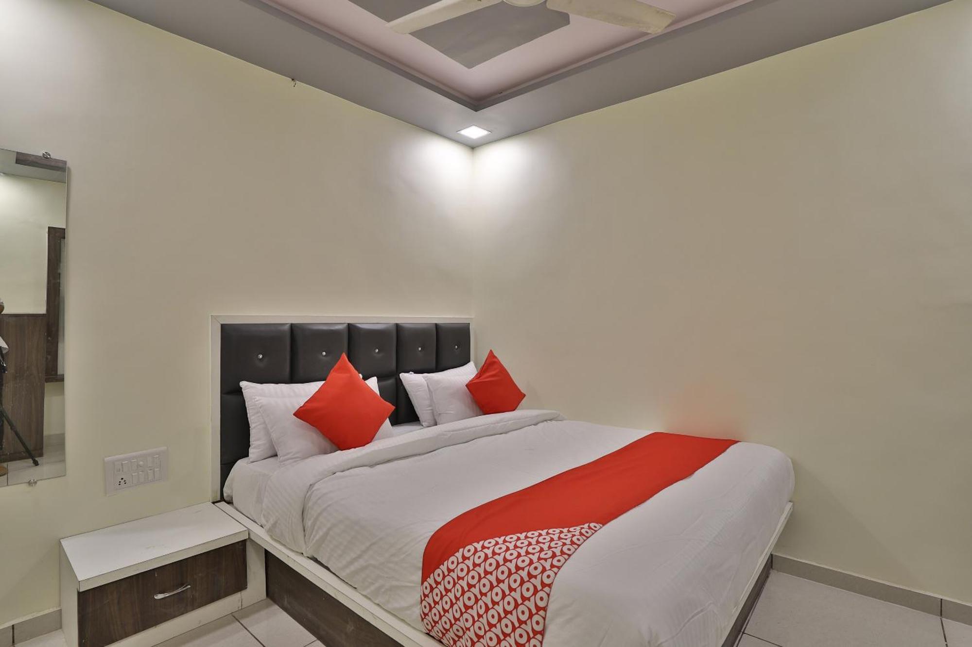 Hotel O Sunway Ahmedabad Bagian luar foto