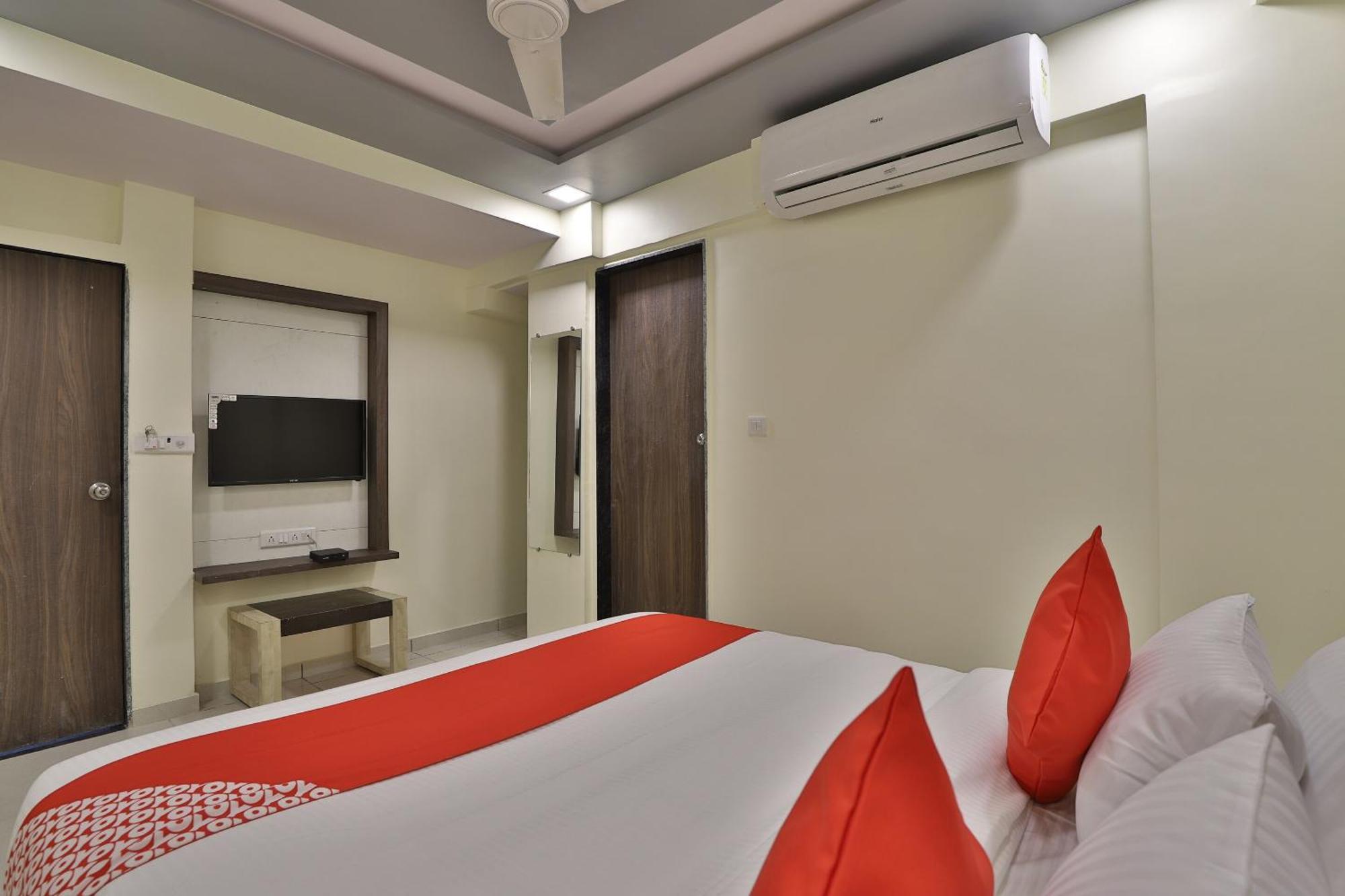Hotel O Sunway Ahmedabad Bagian luar foto